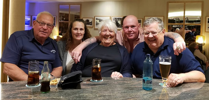 EA6 - Photos - Local Restaurants