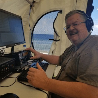 WJ2O Operating inside the CW tent on Baker Island 2018, KH1/KH7Z