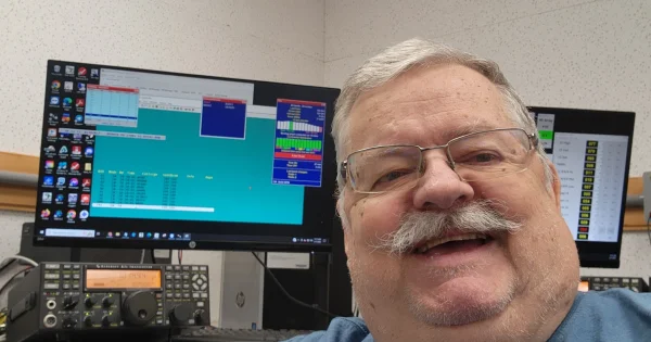 WJ2O/KL7 on 10 meters. Handled my first pileup since before covid. It's good to know you don't lose the art.
