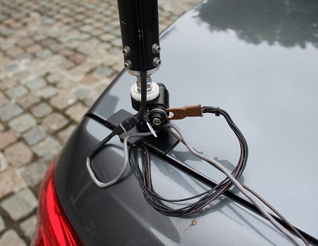 antenna attached to trunk lip
