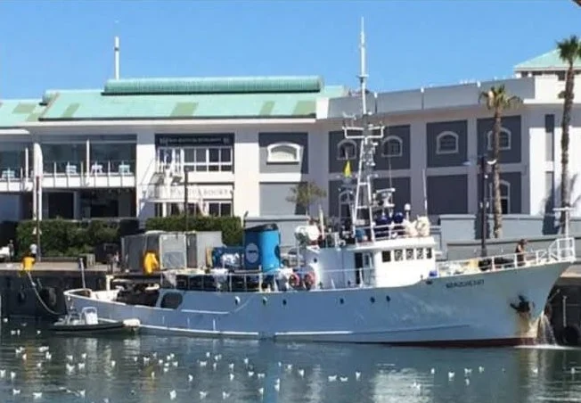 The Braveheart leaving the Port of Capetown.